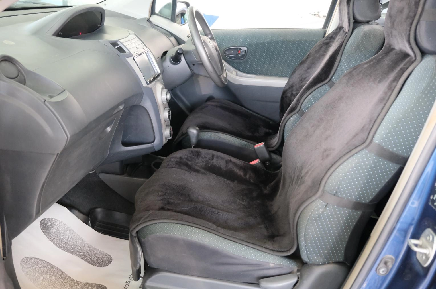 Toyota Vitz 18 из 21