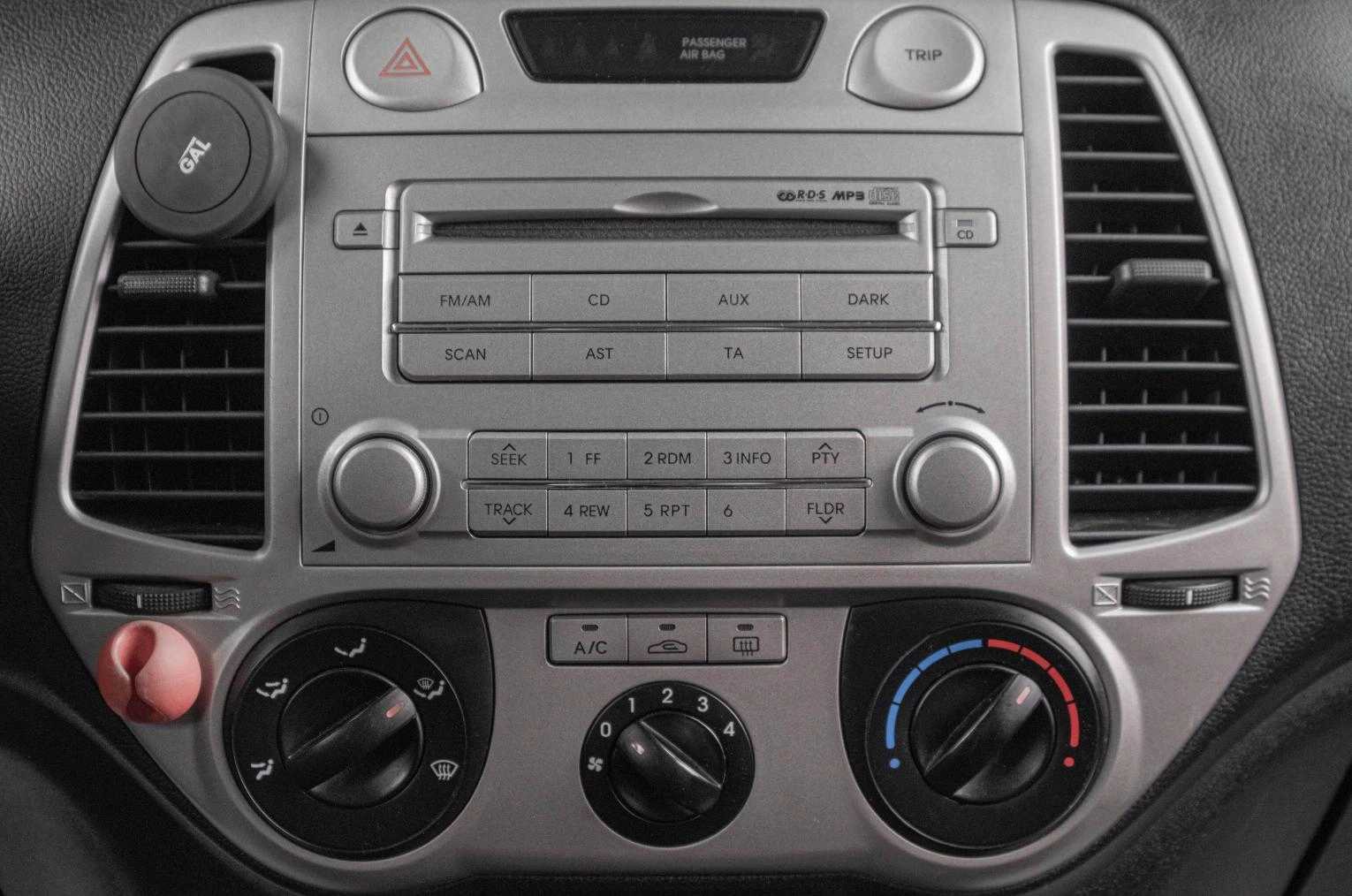 Hyundai i20 13 из 19