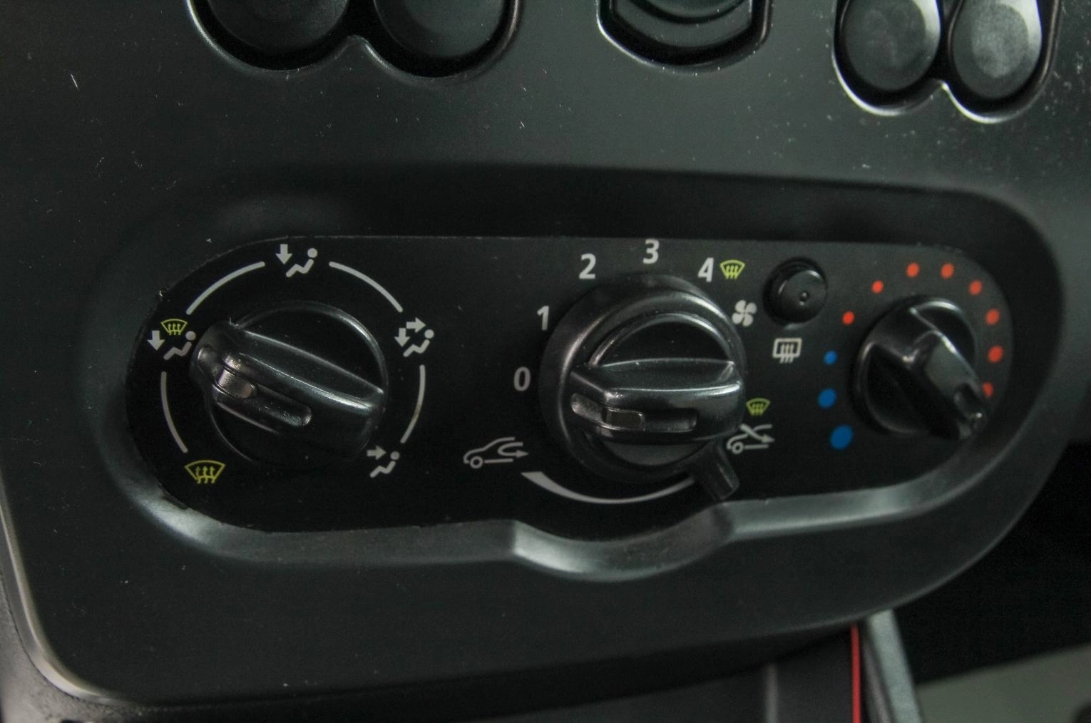 Renault Logan 15 из 21