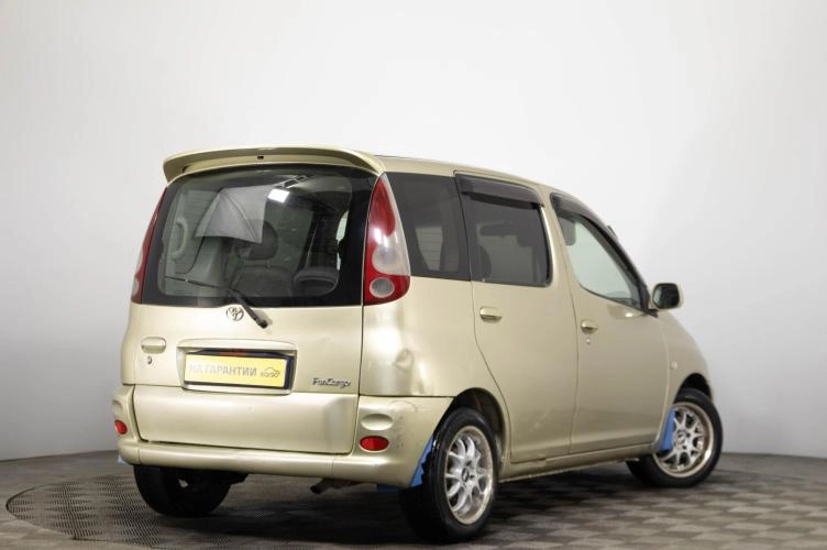 Toyota Funcargo 4 из 5