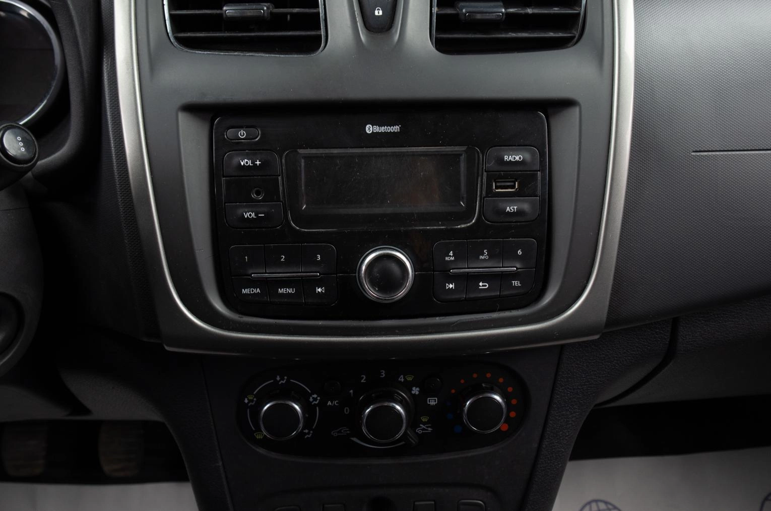 Renault Logan 11 из 15