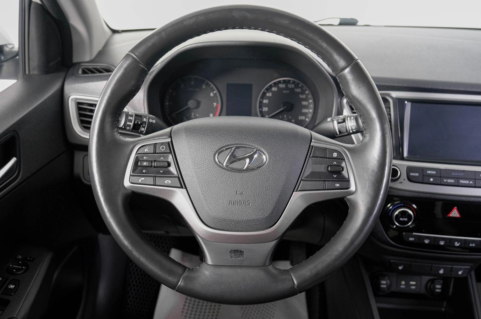 Hyundai Solaris 15 из 22