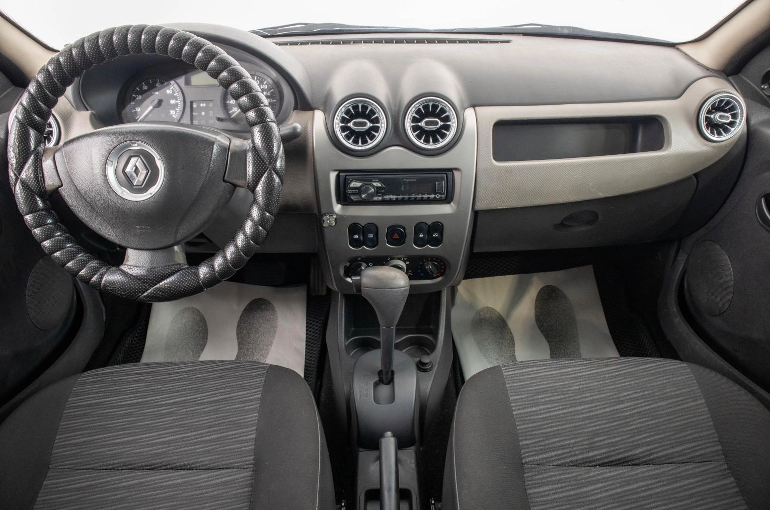 Renault Logan 10 из 22