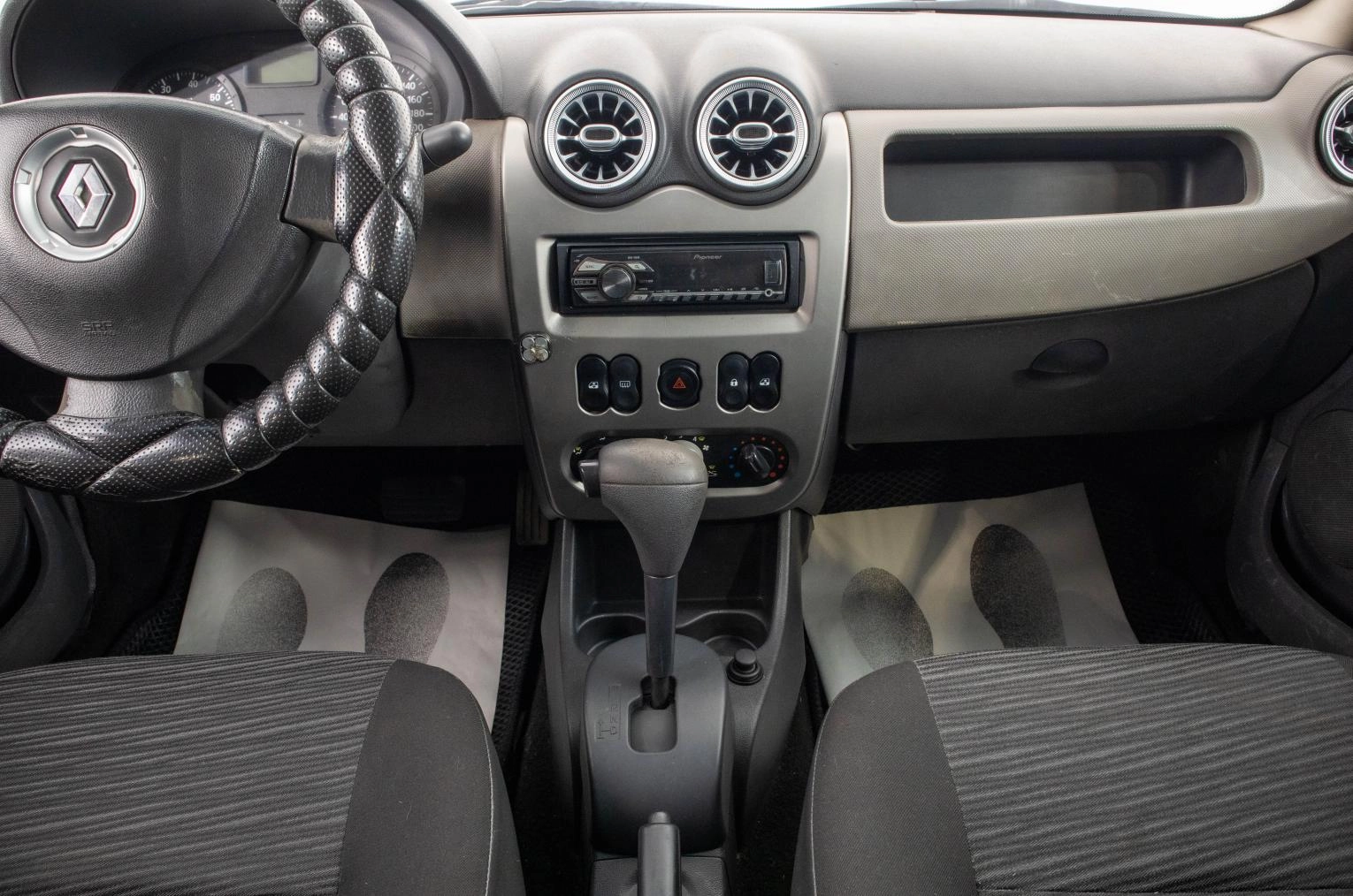 Renault Logan 14 из 22